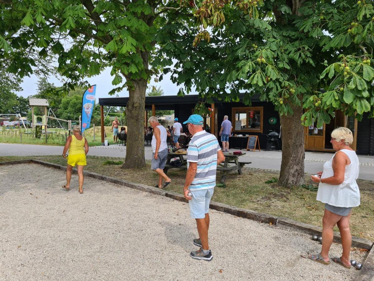 Chalet 550 Op Recreatiepark De Wielen Sint Maarten Exteriör bild